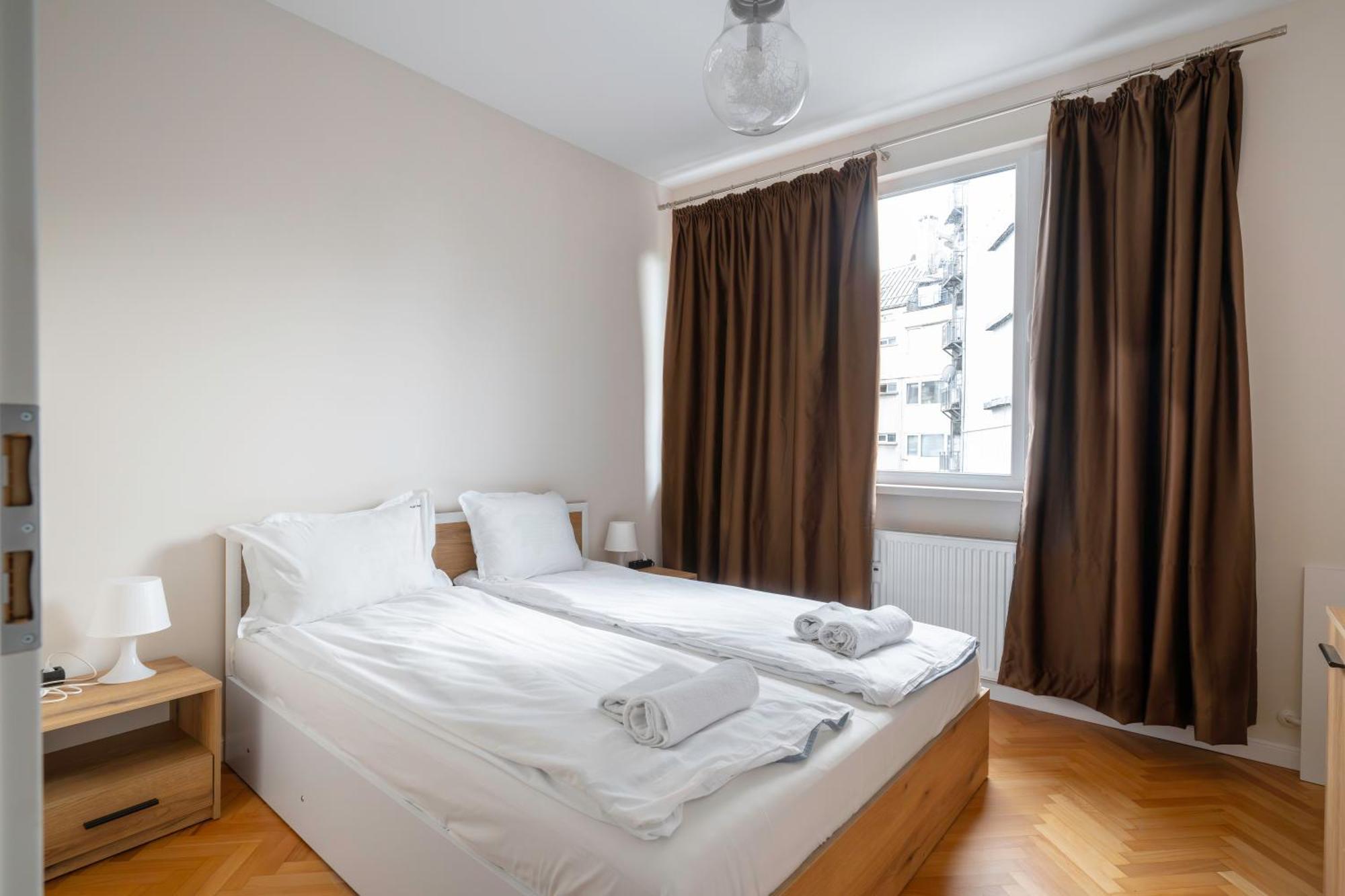 New With The View - 2bd Bright Flat Near Ndk
