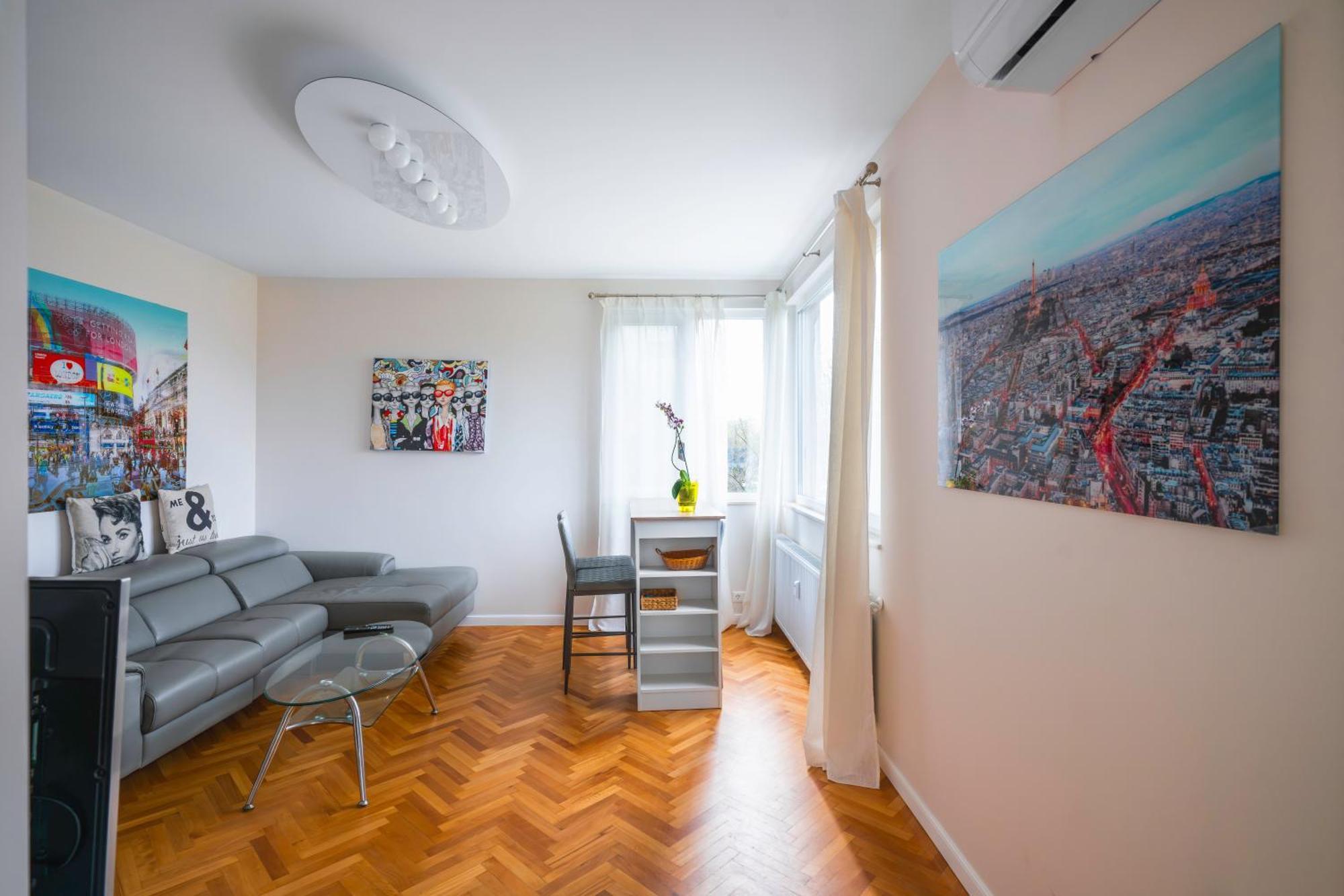 New With The View - 2bd Bright Flat Near Ndk